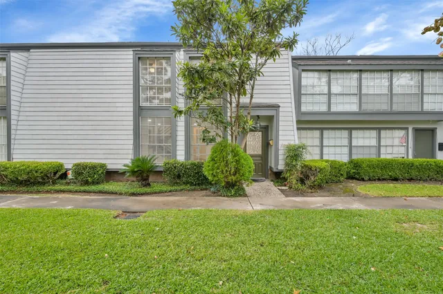 $1,850 | 10203 Beekman Pl Drive, Houston, TX 77043