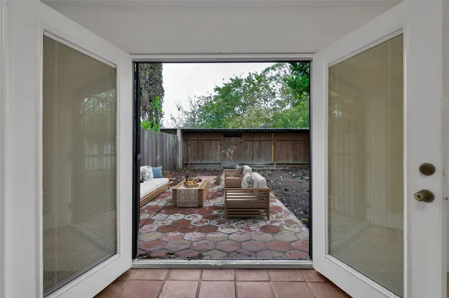 $1,850 | 10203 Beekman Pl Drive, Houston, TX 77043