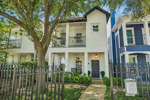 $709,999 | 1022 East 27th Street, Houston, TX 77009
