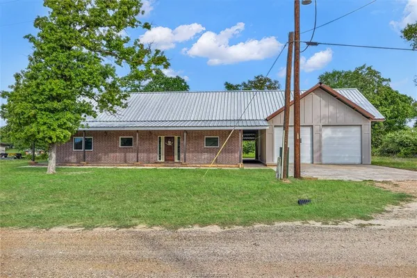 $425,000 | 3 Golfclub Drive, Normangee, TX 77871