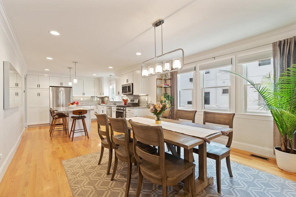 19 Foster Street, Unit 19 Arlington, MA 02474 - Photo 10 of 33 a view of a dining area with furniture
