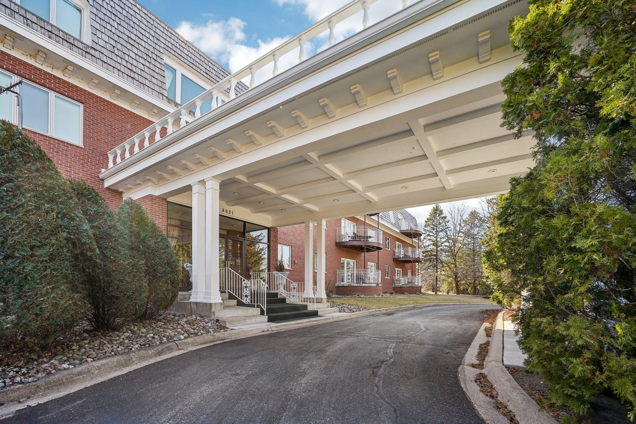 8621 Basswood Road, Unit 32 Eden Prairie, MN 55344 - Photo 2 of 28