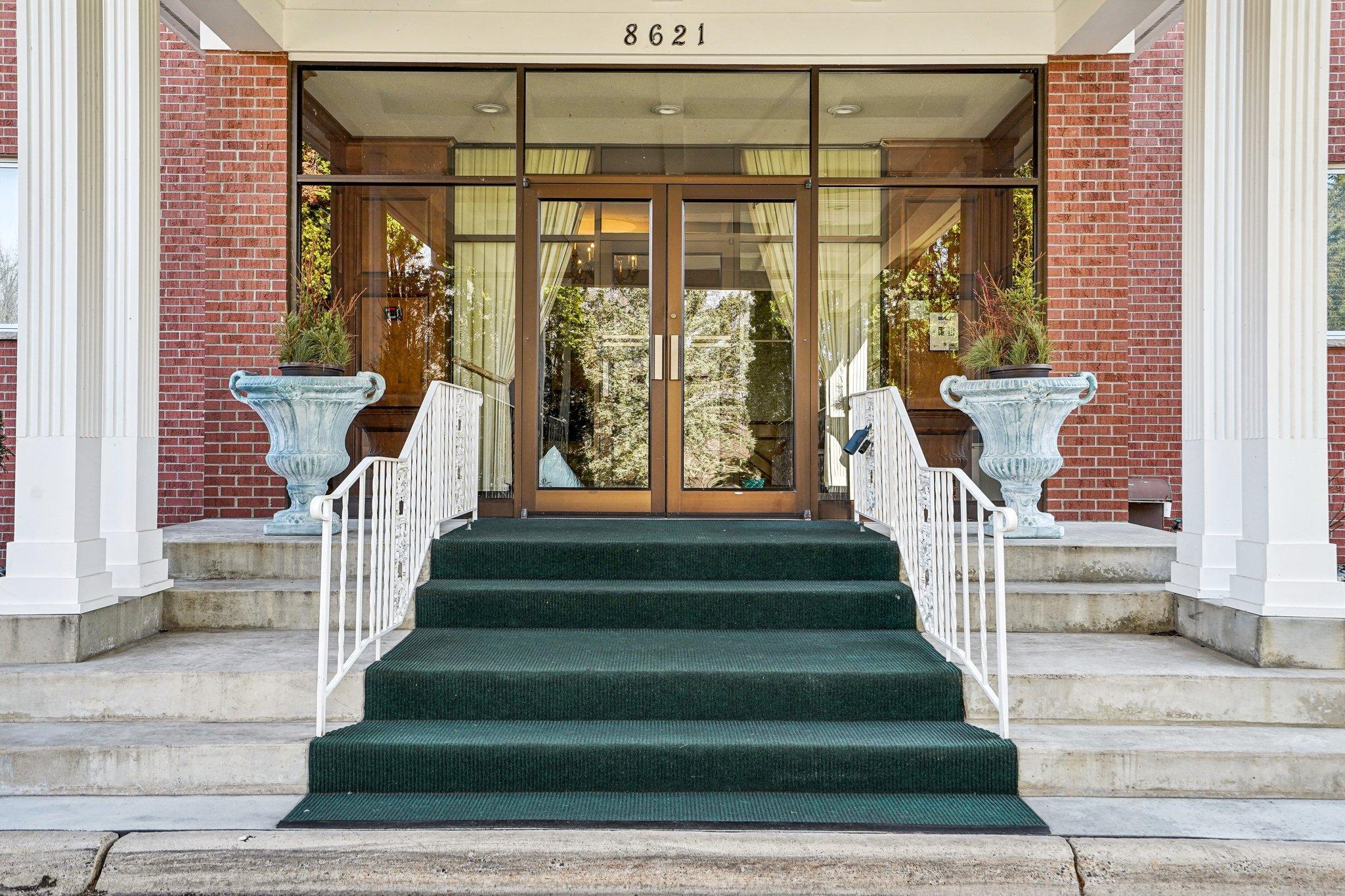 8621 Basswood Road, Unit 32 Eden Prairie, MN 55344 - Photo 3 of 28