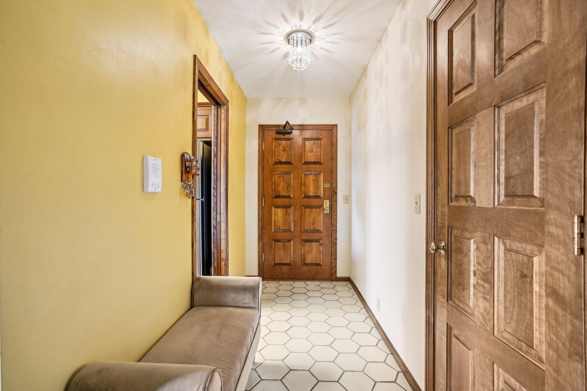 8621 Basswood Road, Unit 32 Eden Prairie, MN 55344 - Photo 5 of 28