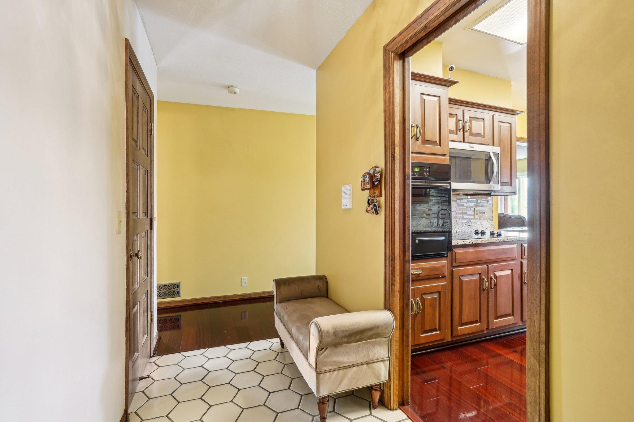 8621 Basswood Road, Unit 32 Eden Prairie, MN 55344 - Photo 6 of 28