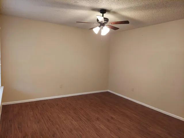 $995 | 1107 Broadway, Marble Falls, TX 78654