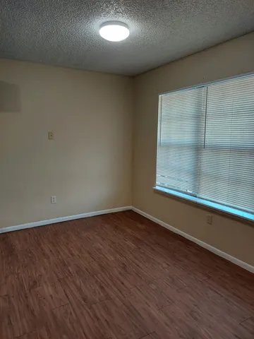 $995 | 1107 Broadway, Marble Falls, TX 78654