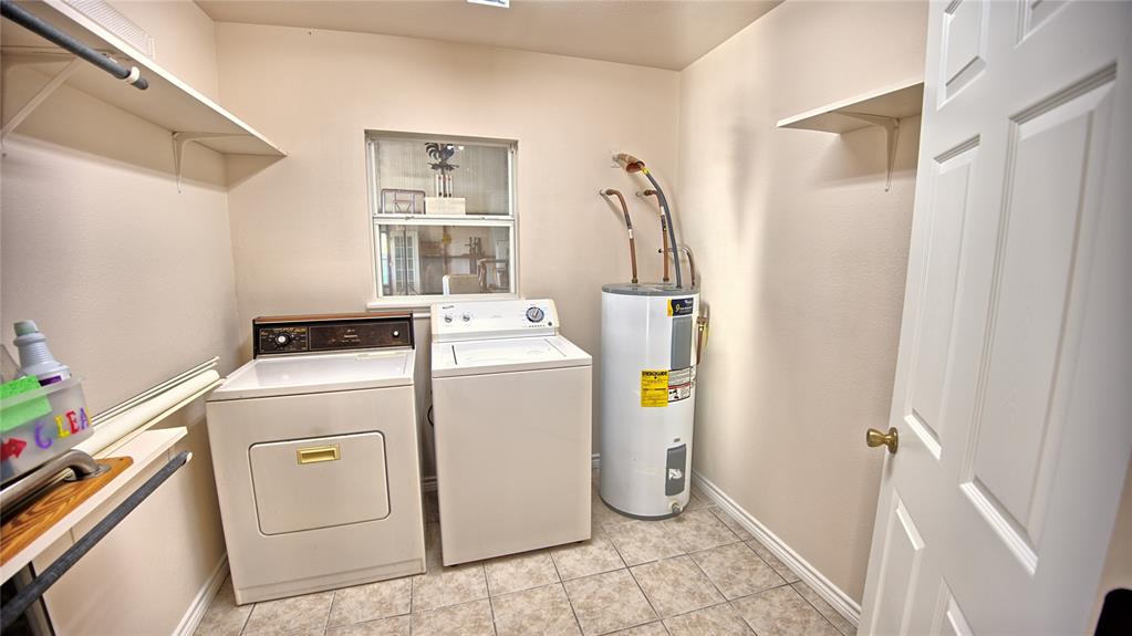 306 Dye Church Road St. Jo, TX 76265 - Photo 20 of 29 a utility room with dryer and washer