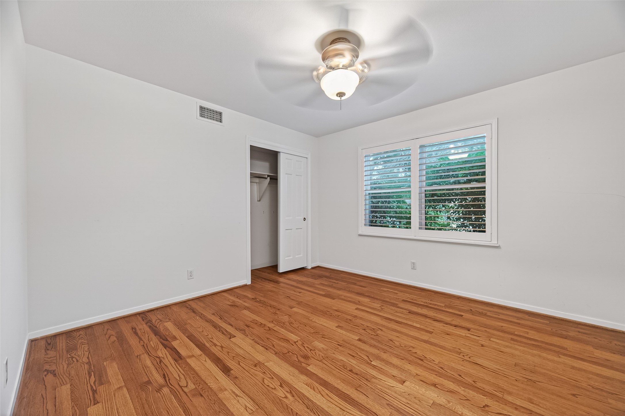 5638 Sanford Road Houston, TX 77096 - Photo 23 of 41 Middle secondary bedroom featuring a large window for natural light and a generously sized closet for ample storage.