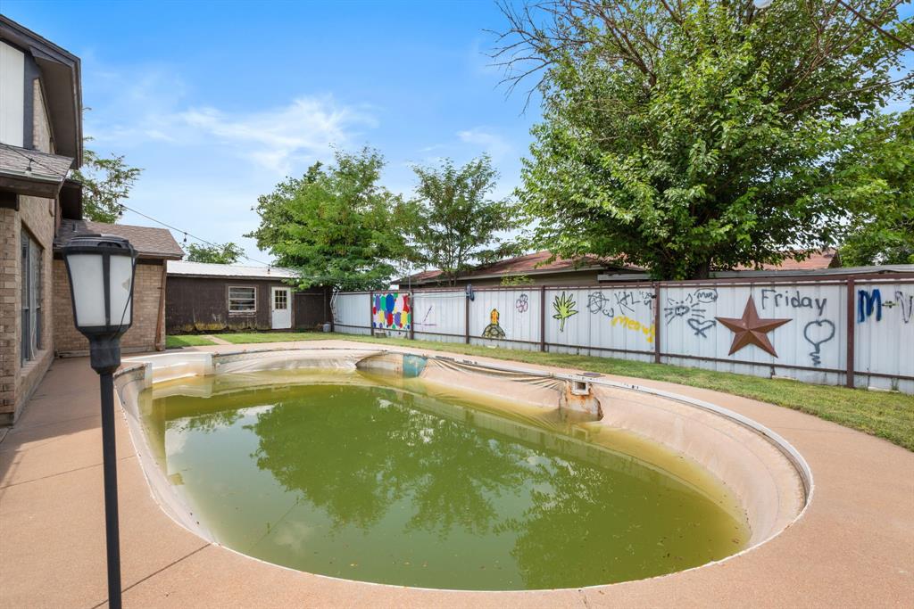 2200 Southeast 26th Avenue Mineral Wells, TX 76067 - Photo 24 of 28 a view of a swimming pool with a patio