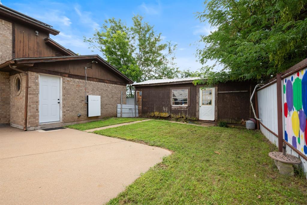 2200 Southeast 26th Avenue Mineral Wells, TX 76067 - Photo 27 of 28 a view of outdoor space and yard