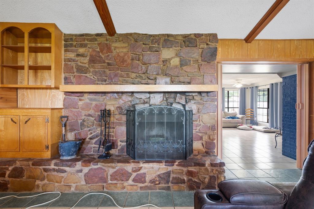 2200 Southeast 26th Avenue Mineral Wells, TX 76067 - Photo 4 of 28