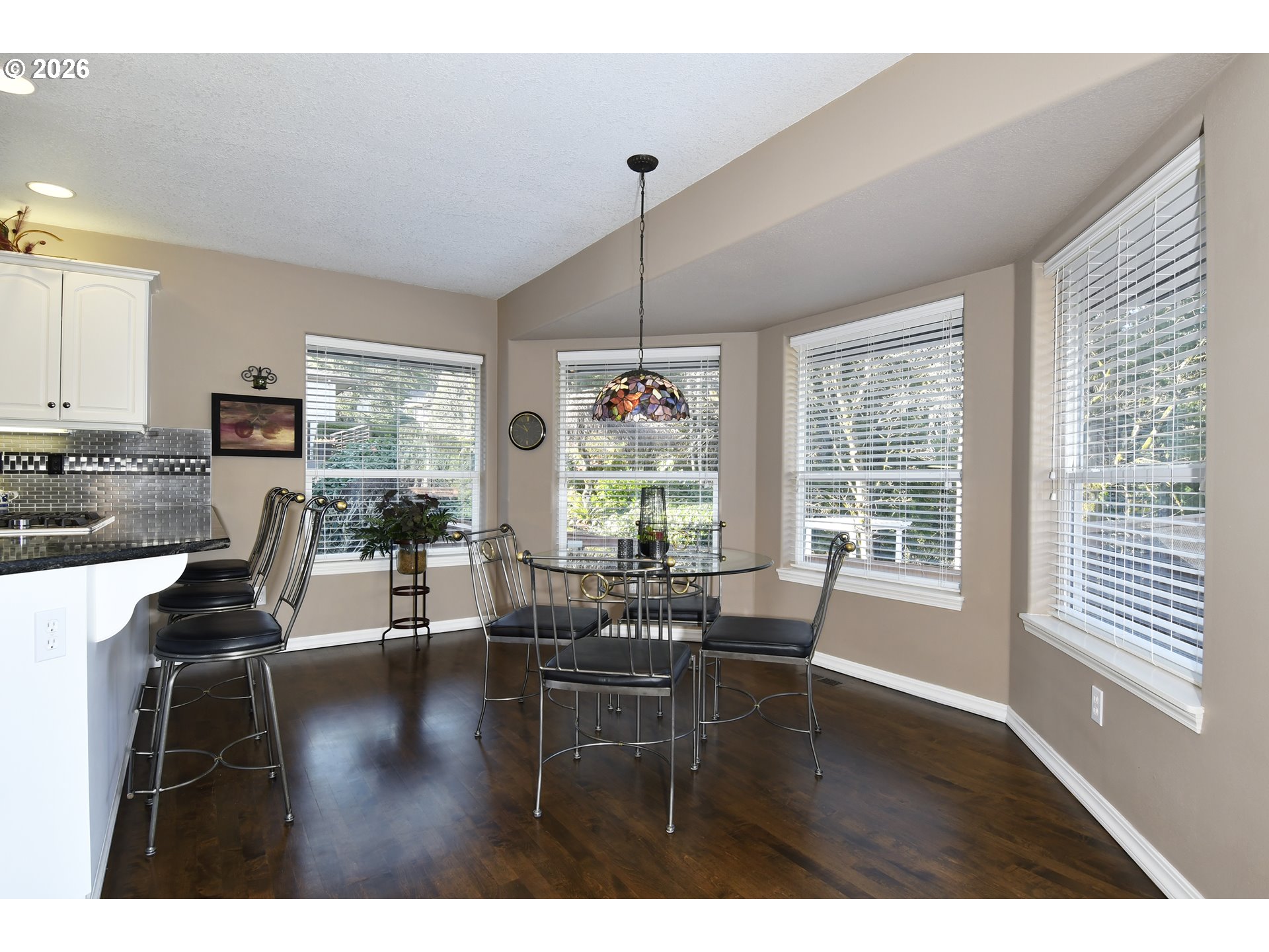 2581 Southeast Morlan Way Gresham, OR 97080 - Photo 7 of 25 Kitchen/Nook