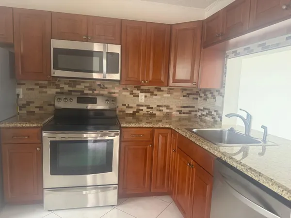 $1,900 | 3050 Northwest 42nd Avenue, Unit C302, Coconut Creek, FL 33066