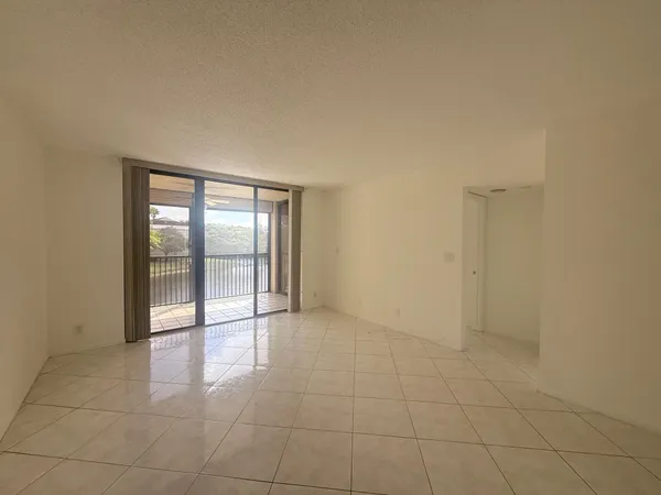 $1,900 | 3050 Northwest 42nd Avenue, Unit C302, Coconut Creek, FL 33066