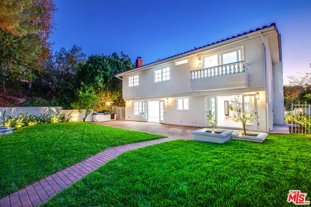 a view of a tennis court