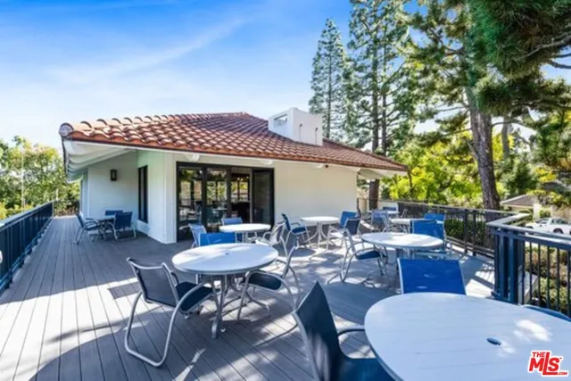 $2,890,000 | 10221 Briarwood Drive, Los Angeles, CA 90077