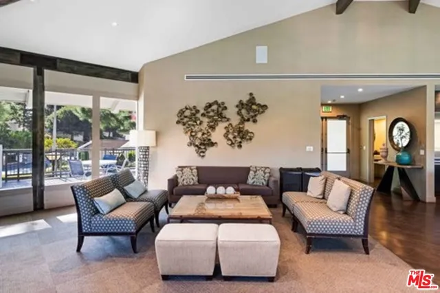 $2,890,000 | 10221 Briarwood Drive, Los Angeles, CA 90077
