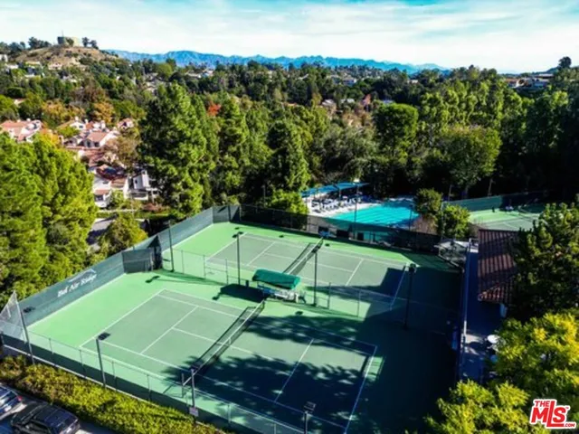 $2,890,000 | 10221 Briarwood Drive, Los Angeles, CA 90077