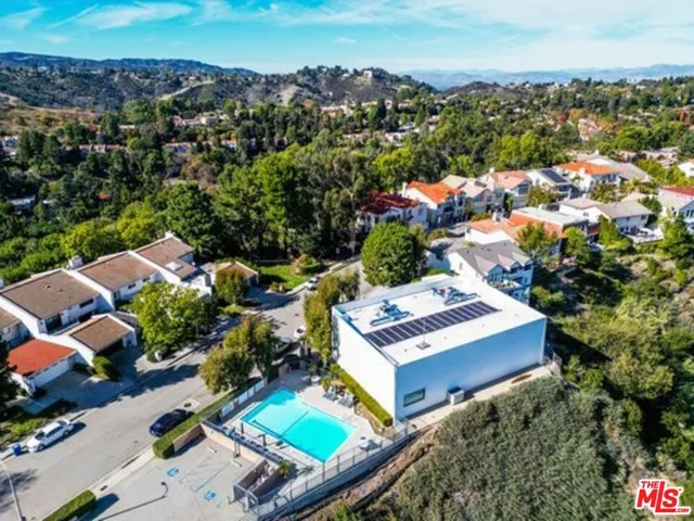 $2,890,000 | 10221 Briarwood Drive, Los Angeles, CA 90077