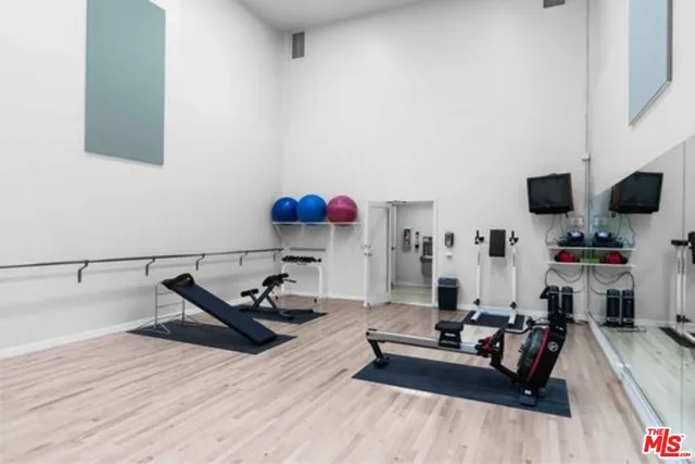 $2,890,000 | 10221 Briarwood Drive, Los Angeles, CA 90077