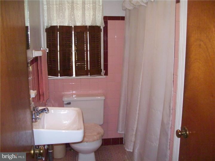 833 South Cedar Road Rockledge, PA 19046 - Photo 11 of 24 Bathroom