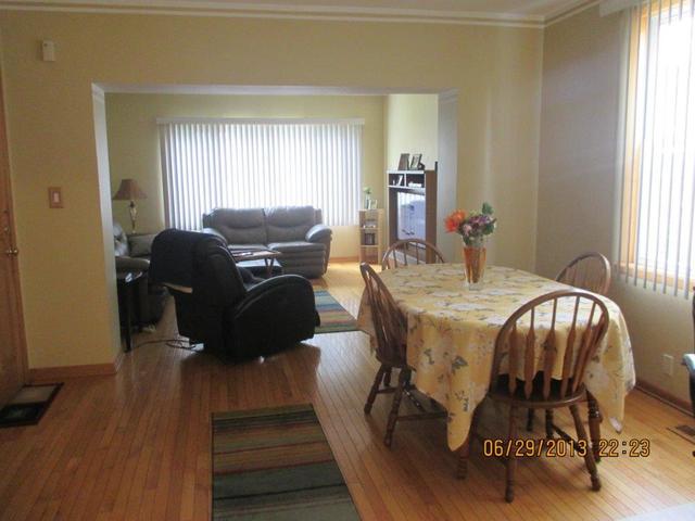 2829 South Lowe Avenue Chicago, IL 60616 - Photo 7 of 11 a living room with furniture and wooden floor