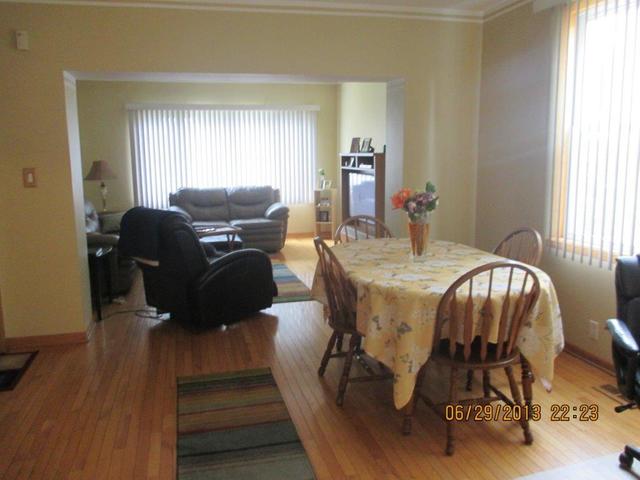 2829 South Lowe Avenue Chicago, IL 60616 - Photo 8 of 11 a living room with furniture and wooden floor