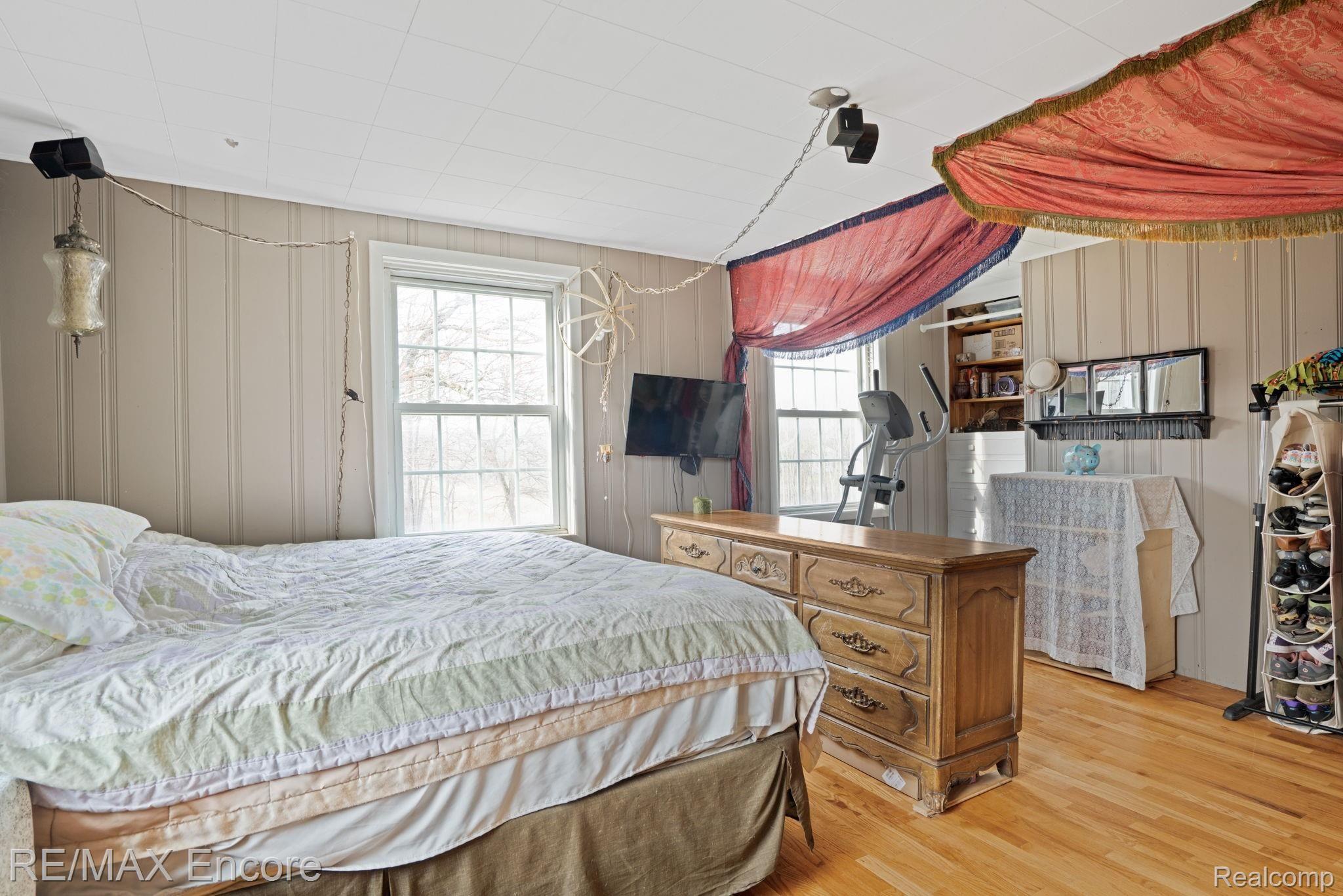 13450 Rattalee Lake Road Davisburg, MI 48350 - Photo 24 of 57 OWNER'S BEDROOM