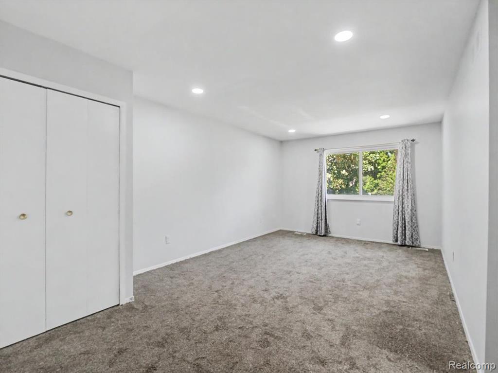 41957 Utica Road Sterling Heights, MI 48313 - Photo 25 of 43