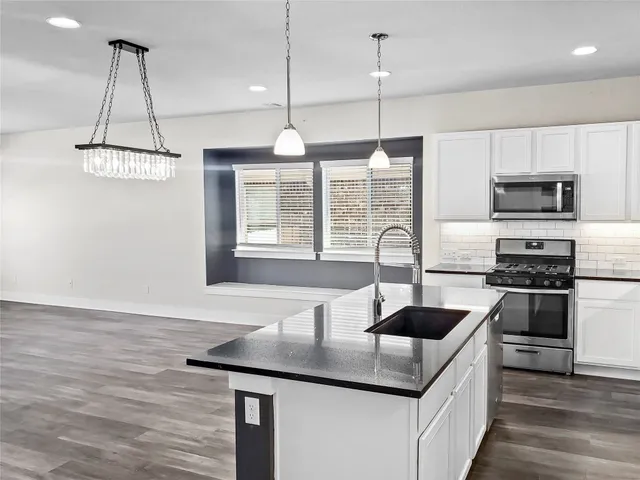 $2,550 | 551 Tanda Lane, Hutto, TX 78634