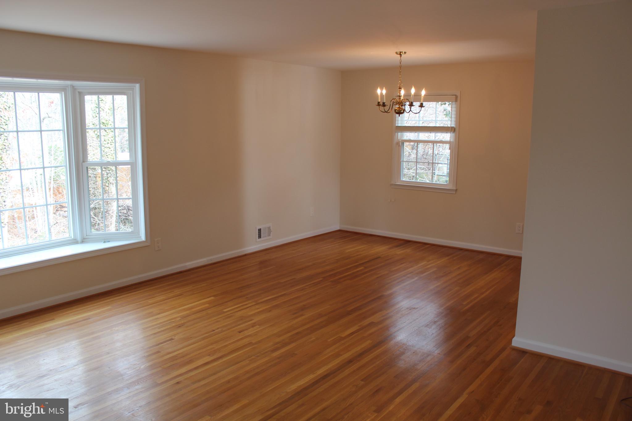 8218 Dabney Avenue Springfield, VA 22152 - Photo 11 of 33 Dining room - seen from Living Room