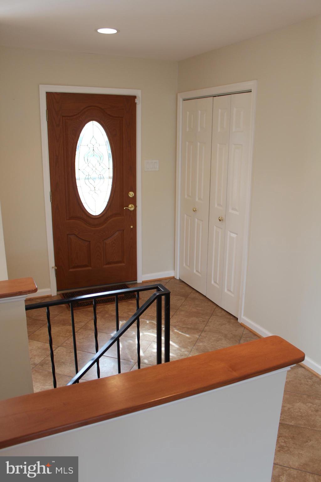 8218 Dabney Avenue Springfield, VA 22152 - Photo 12 of 33 Entry