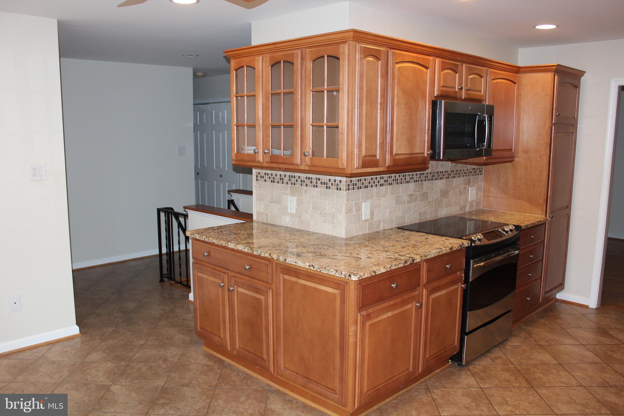 8218 Dabney Avenue Springfield, VA 22152 - Photo 4 of 33 Wrap around granite counters