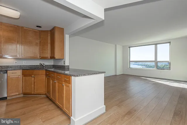 $469,500 | 717 South Christopher Columbus Boulevard, Unit 1607, Philadelphia, PA 19147