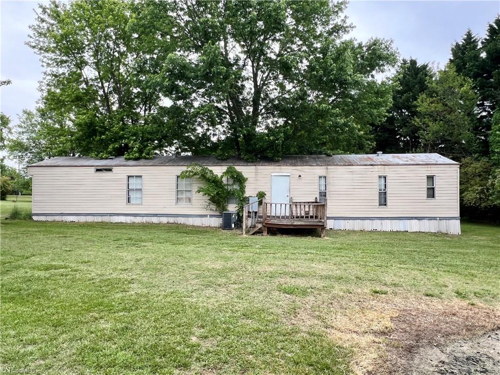3684 Oak Ridge Road Summerfield, NC 27358 - Photo 29 of 42 Rear view of mobile home