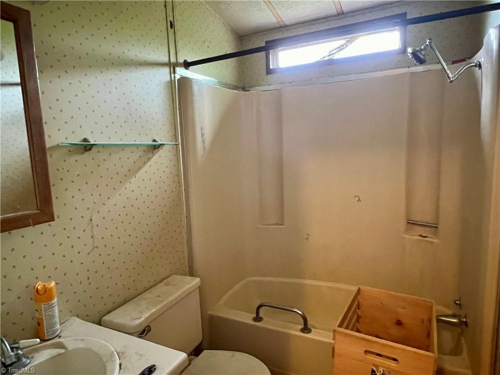 3684 Oak Ridge Road Summerfield, NC 27358 - Photo 38 of 42 Mobile home hall bath