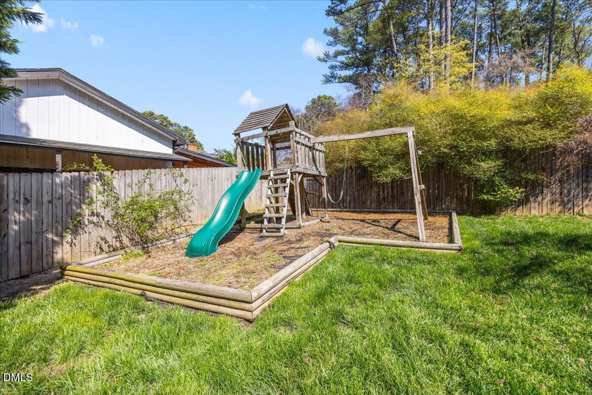1205 Indian Trail Drive Raleigh, NC 27609 - Photo 34 of 40 35-2A1A9594