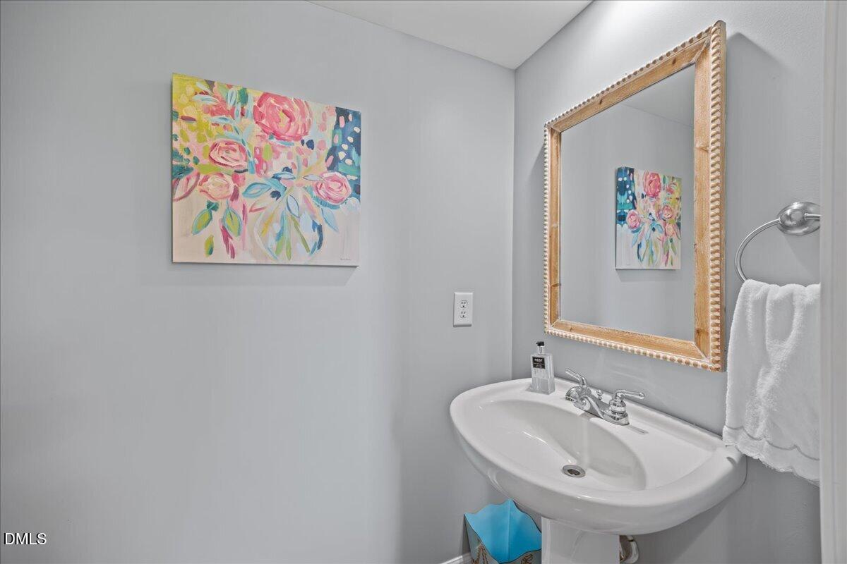 1205 Indian Trail Drive Raleigh, NC 27609 - Photo 5 of 40 06-2A1A9503