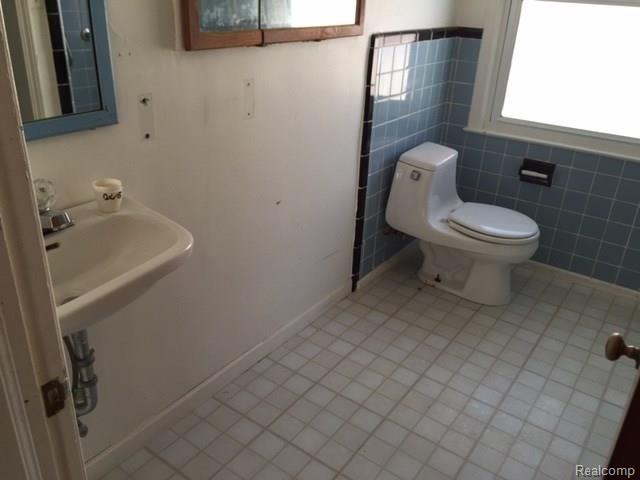 1592 Columbia Road Berkley, MI 48072 - Photo 6 of 10