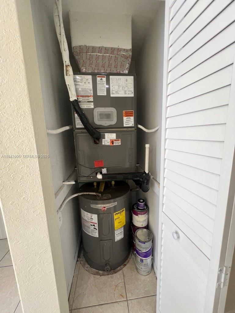 23712 Southwest 110th Avenue Homestead, FL 33032 - Photo 29 of 41 a bathroom with a toilet
