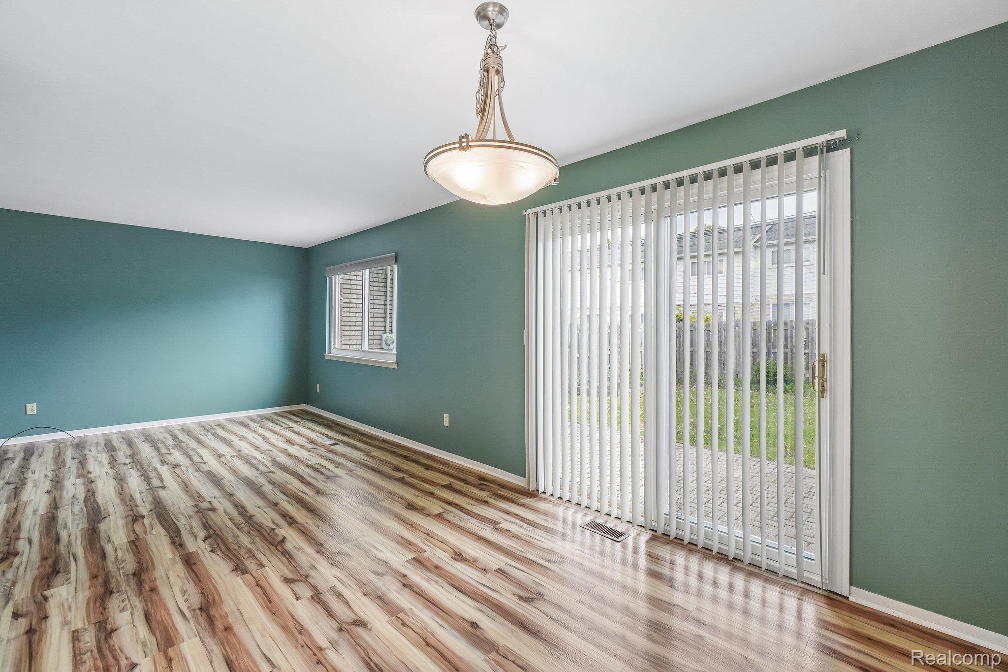 44 Stratford Lane Rochester, MI 48309 - Photo 4 of 37 Spare room with light wood-type flooring and baseboards