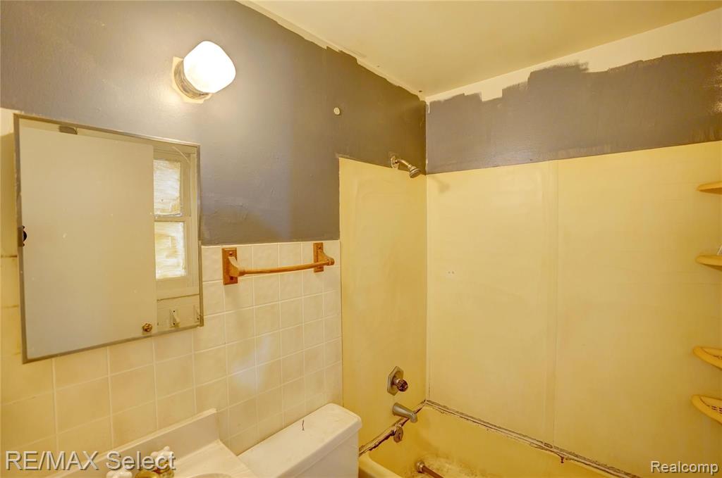 2186 North Genesee Road Burton, MI 48509 - Photo 54 of 68