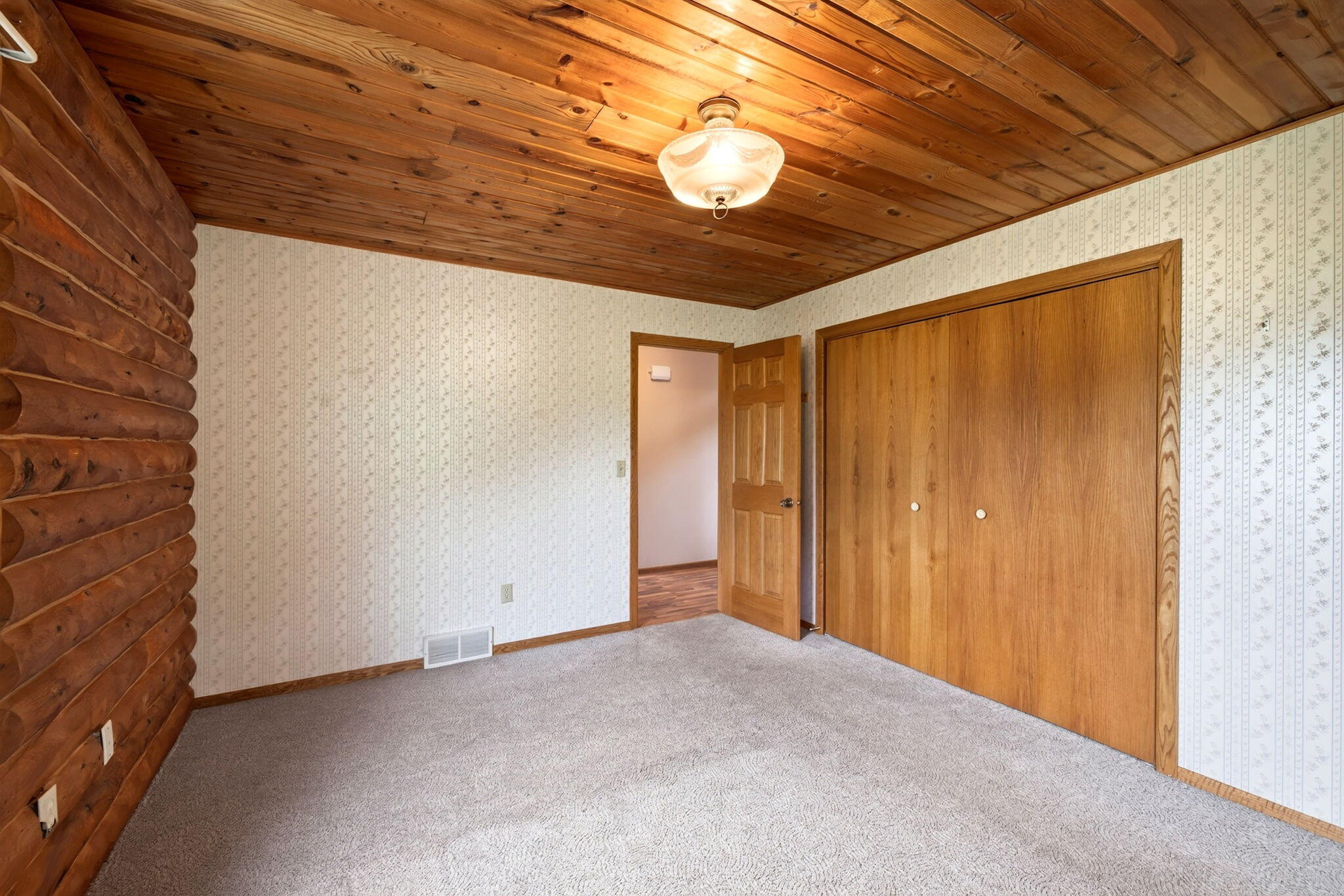 565 Beckman Road La Crescent, MN 55947 - Photo 12 of 50 Bedroom 1