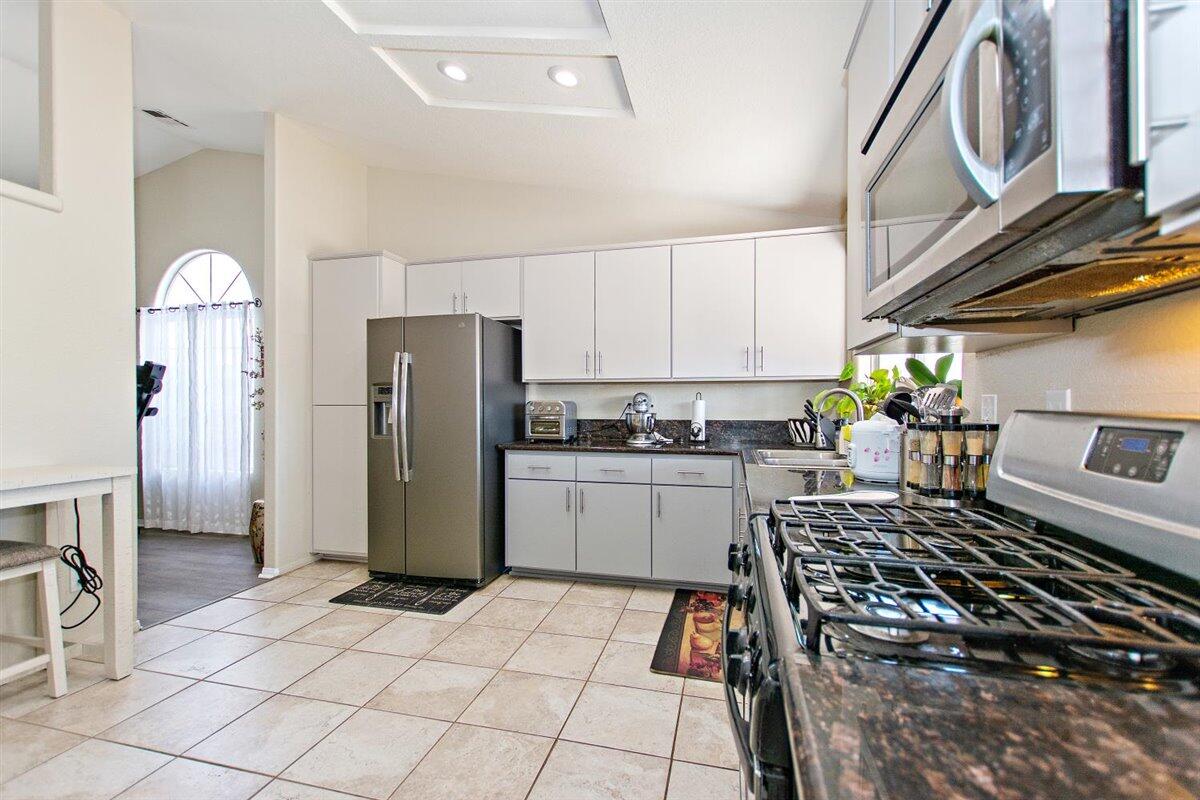 68335 Tortuga Road Cathedral City, CA 92234 - Photo 12 of 31 10-Kitchen - Copy