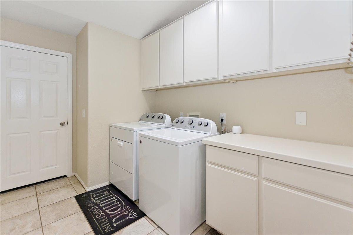 68335 Tortuga Road Cathedral City, CA 92234 - Photo 23 of 31 21-Laundry Room