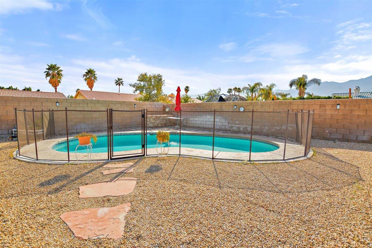 68335 Tortuga Road Cathedral City, CA 92234 - Photo 27 of 31 25-Backyard