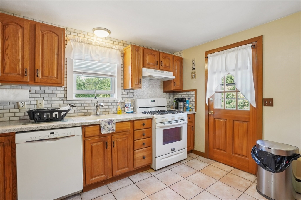 25 Monte Road Lynn, MA 01904 - Photo 9 of 28