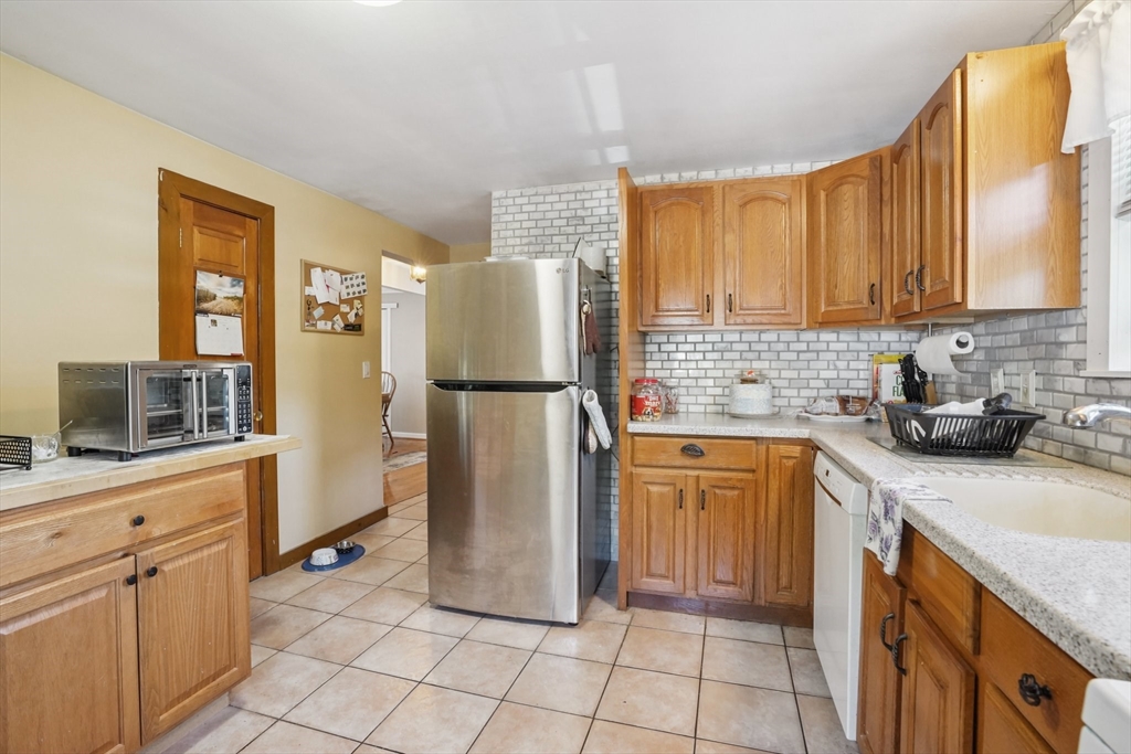 25 Monte Road Lynn, MA 01904 - Photo 10 of 28