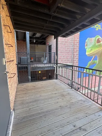 $3,500 | 948 West Addison Street, Unit 3, Chicago, IL 60613